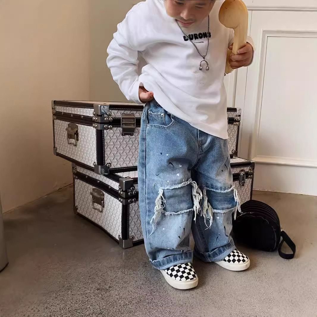 Kids hight quality jeans from age 2 – 14 you can send us message on whatsapp 08085335041 on the age size.