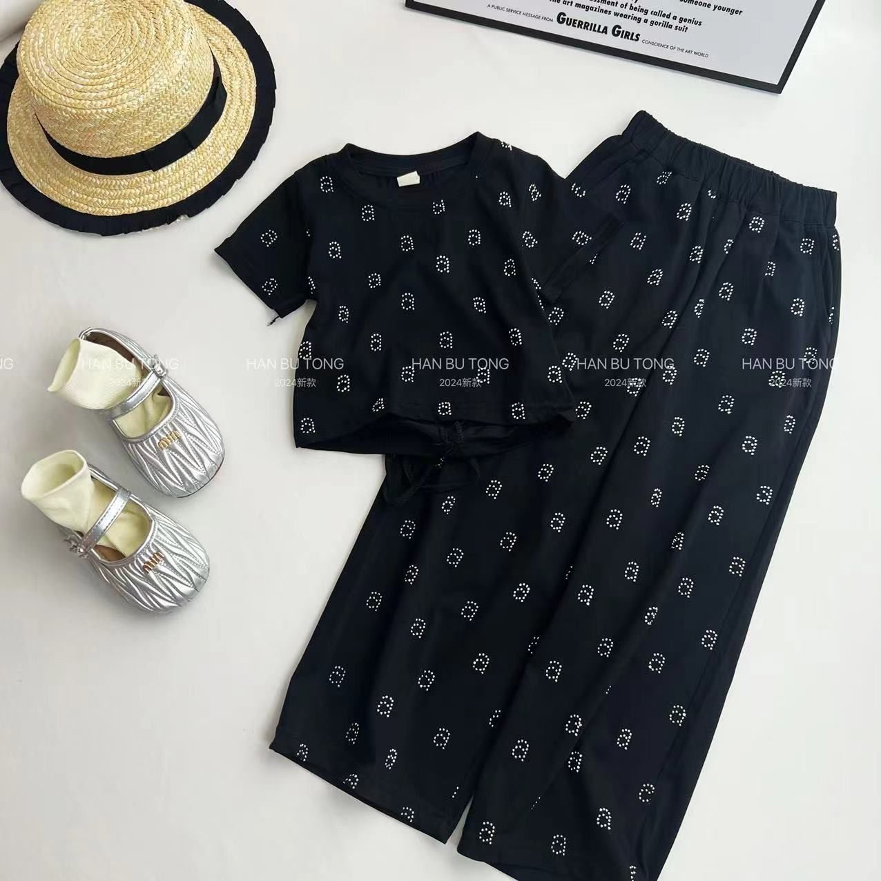 Kids hight quality complete set from age 2 – 14 you can send us message on whatsapp 08085335041 on the age size.