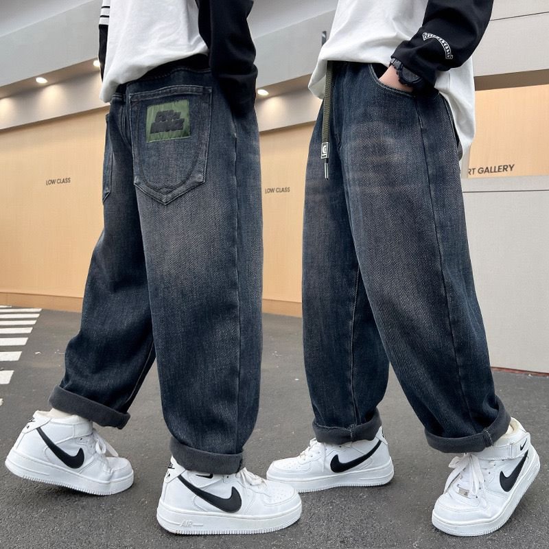 Kids hight quality jeans from age 2 – 14 you can send us message on whatsapp 08085335041 on the age size.